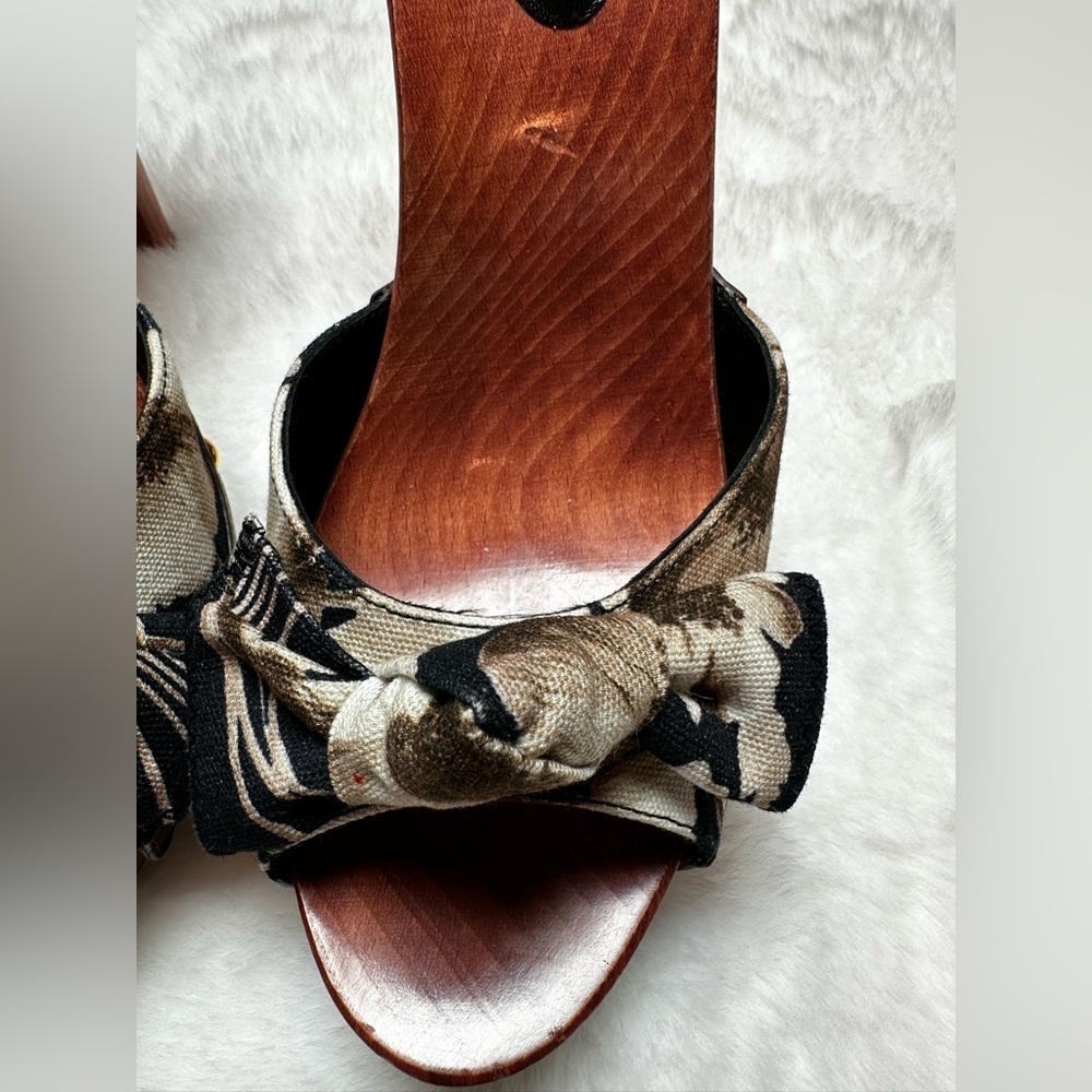 Dolce & Gabbana Women's Floral Mules - Black and Brown - Picture 6 of 17